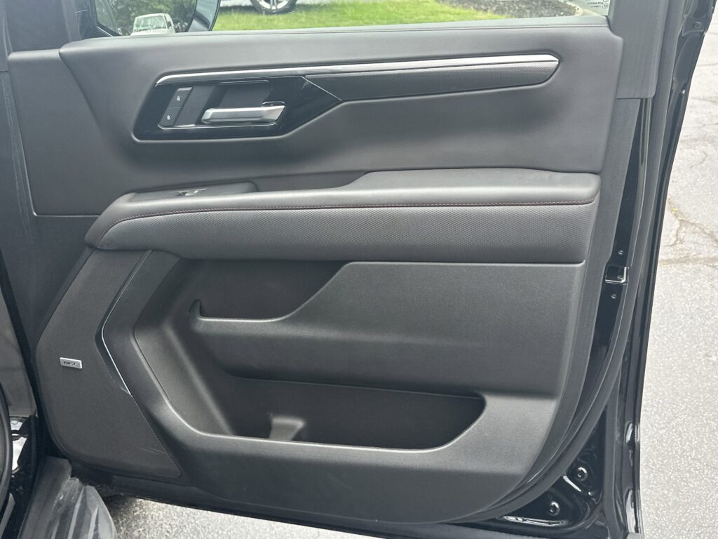 2025 Chevrolet Suburban RST