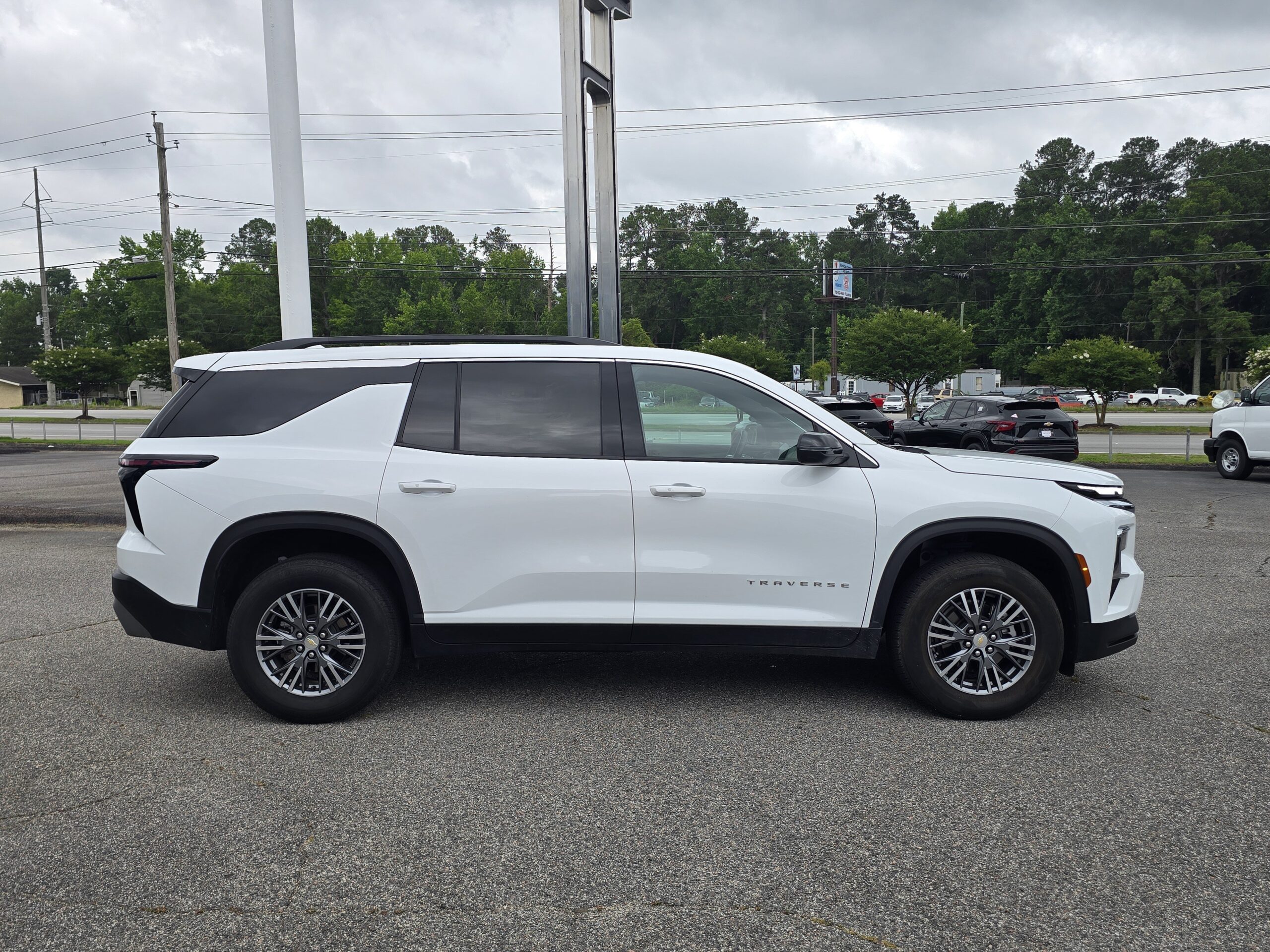 2025 Chevrolet Traverse FWD LT