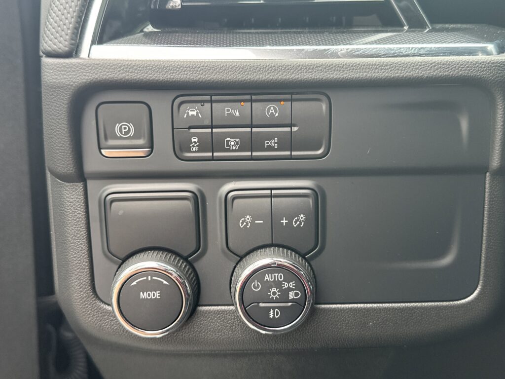 2025 Chevrolet Suburban RST
