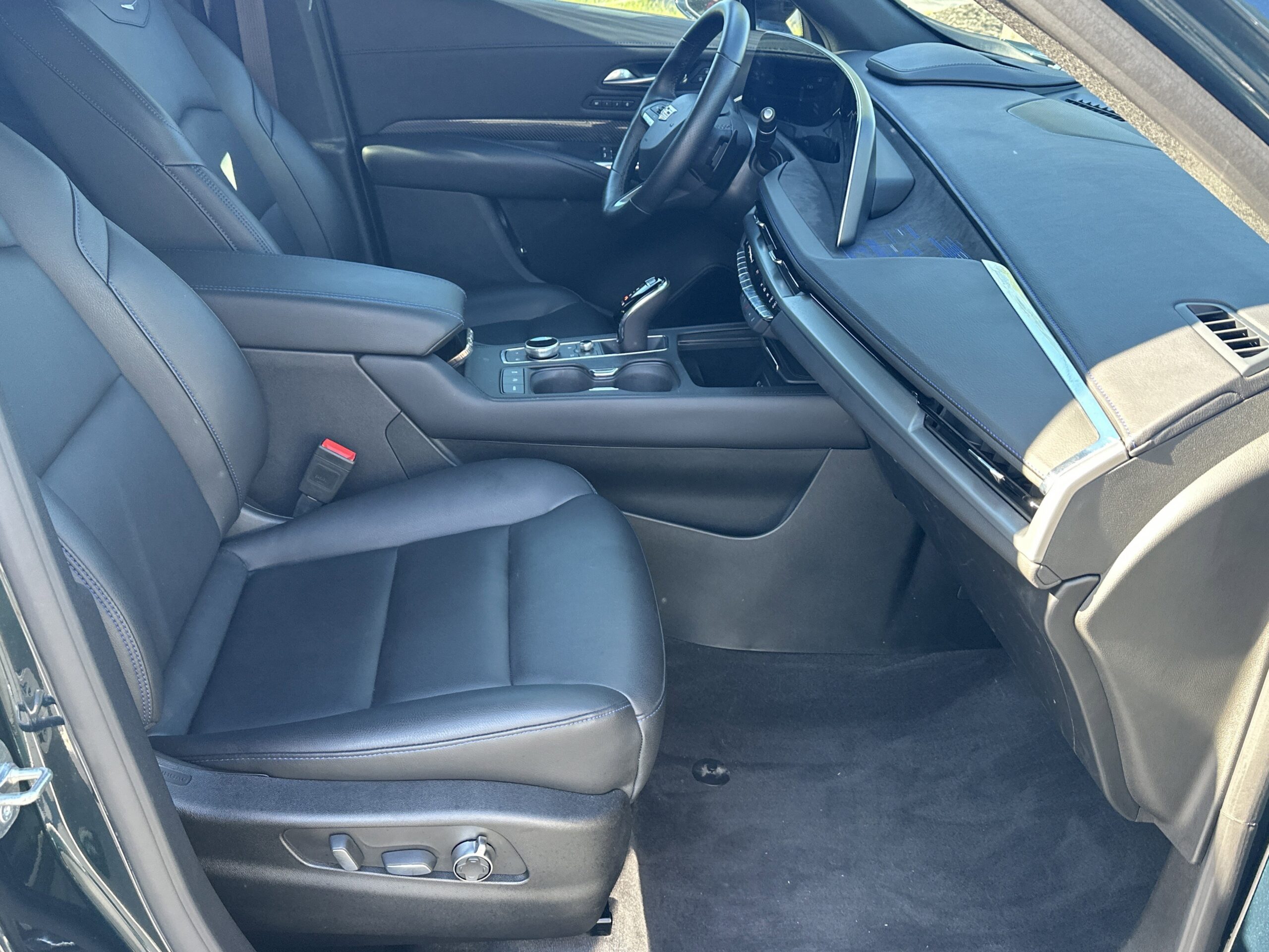 2024 Cadillac XT4 AWD Sport