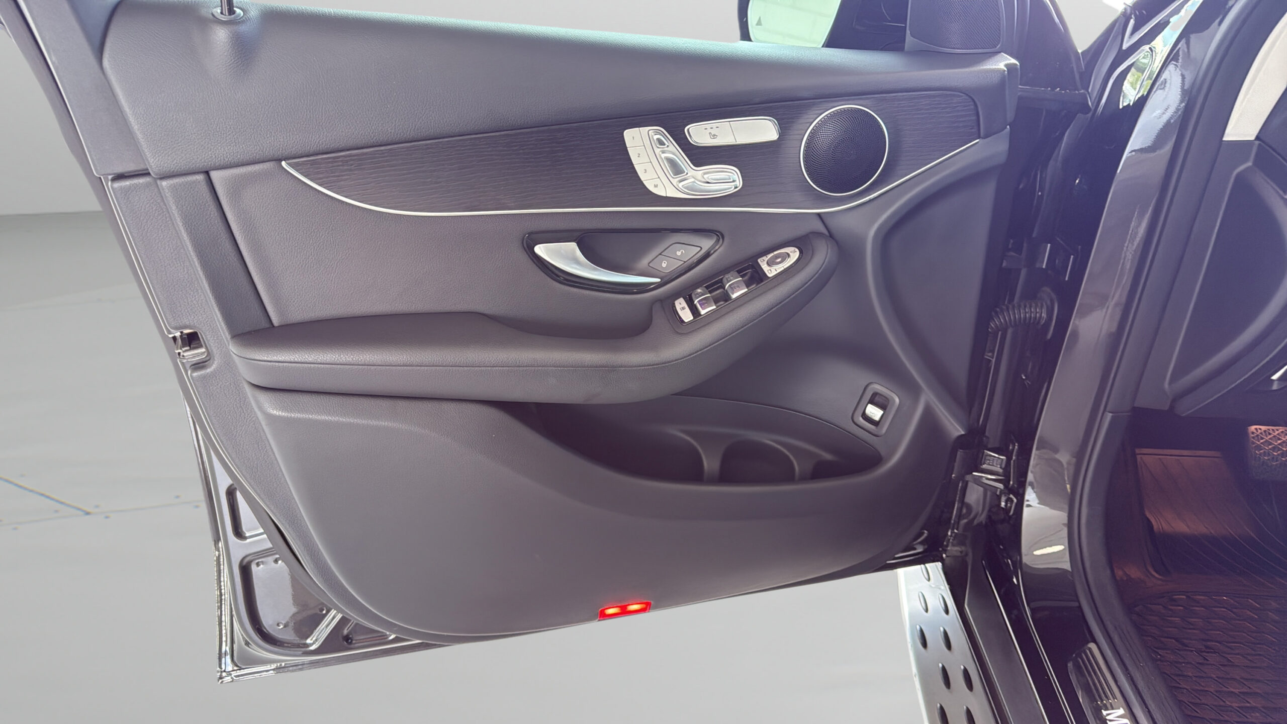 2021 Mercedes-Benz  GLC 300