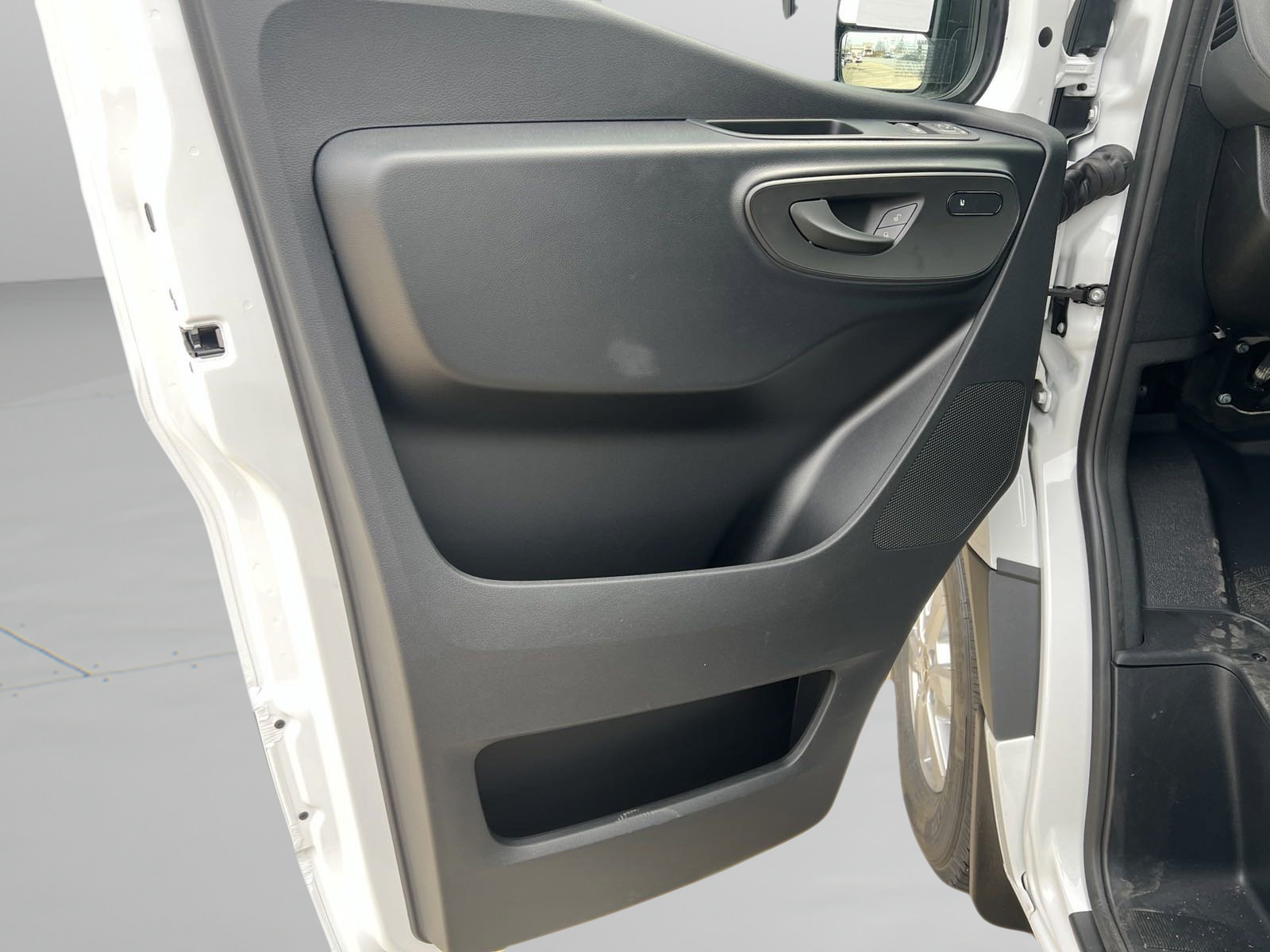 2024 Mercedes-Benz Sprinter Cargo Van LEONARD OUTFITTER 2500