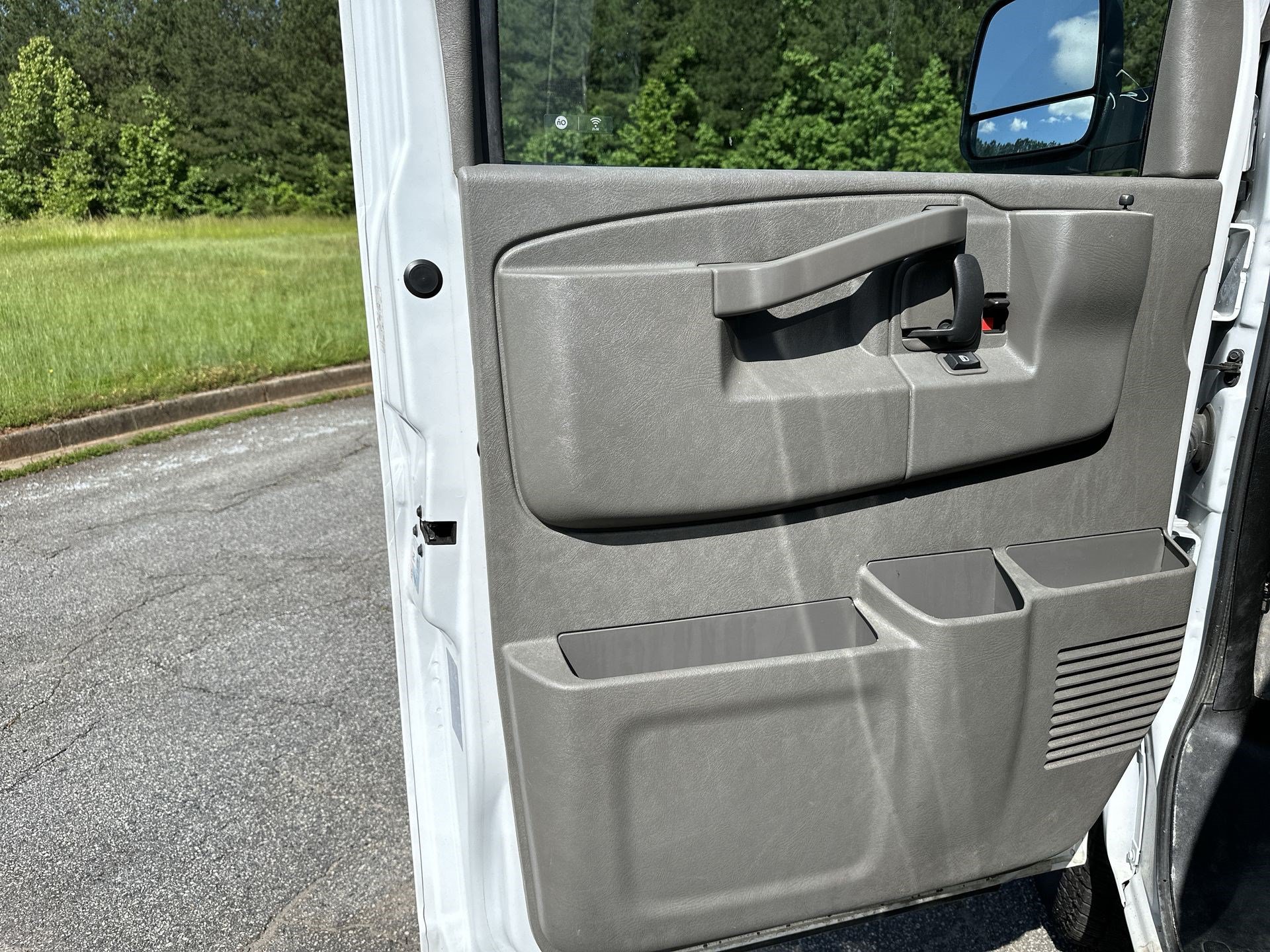 2023 GMC Savana Cargo Van