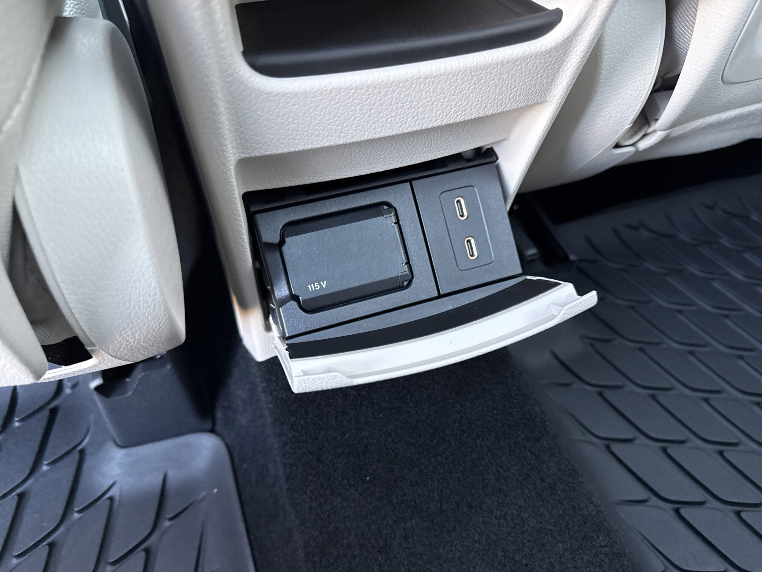 2026 Mercedes-Benz  GLB 250