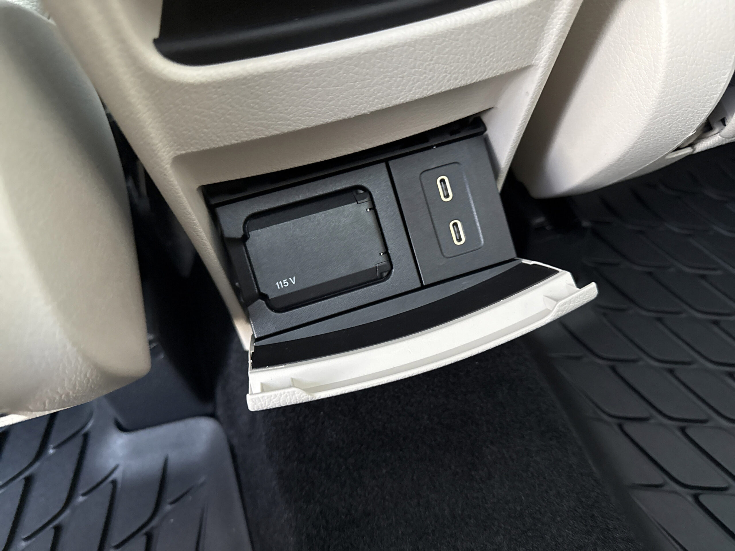 2026 Mercedes-Benz  GLB 250
