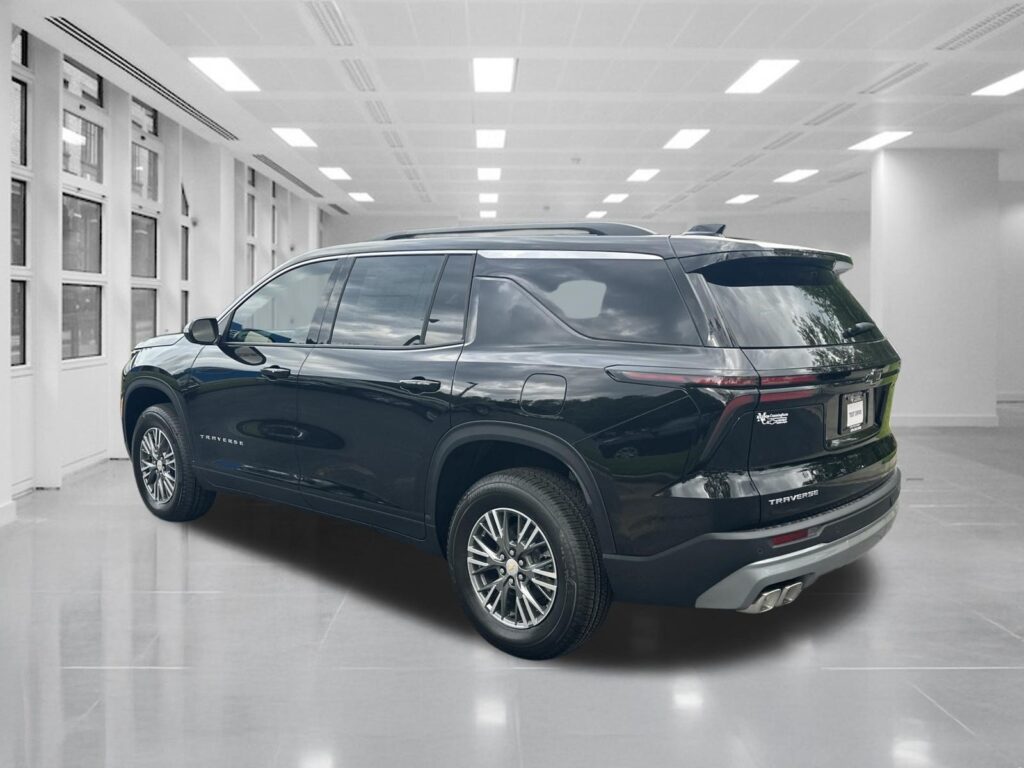 2026 Chevrolet Traverse FWD LT