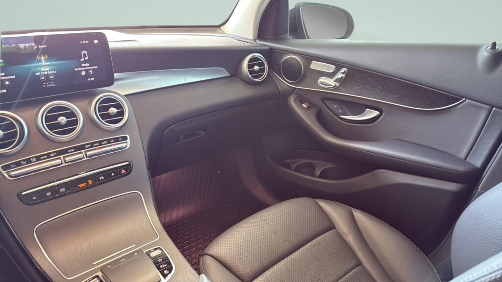 2021 Mercedes-Benz  GLC 300
