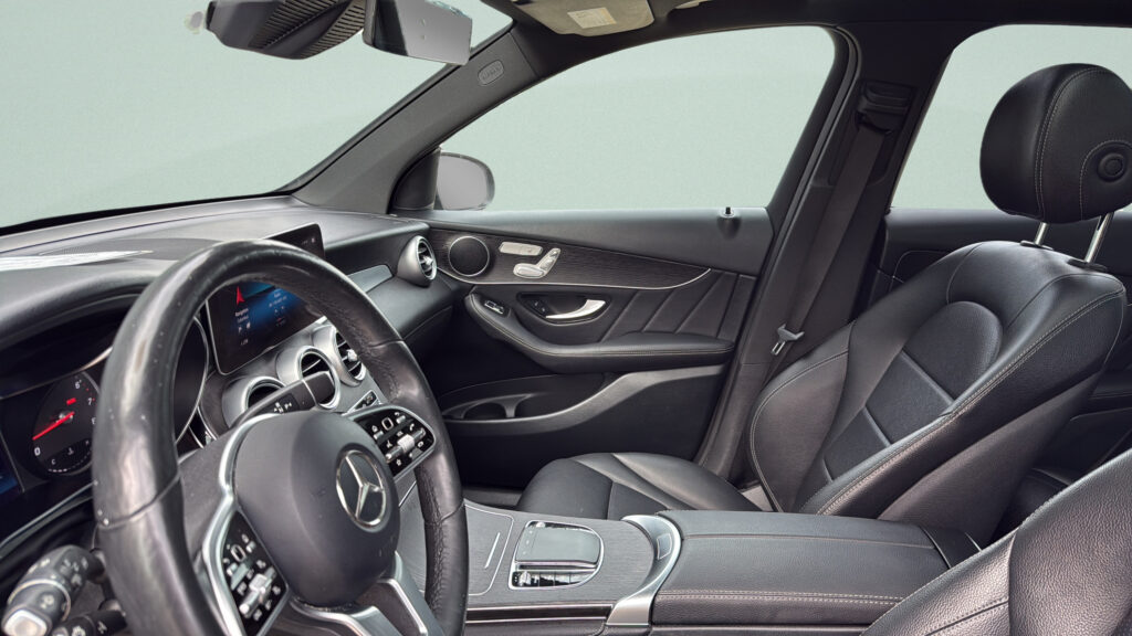 2021 Mercedes-Benz  GLC 300