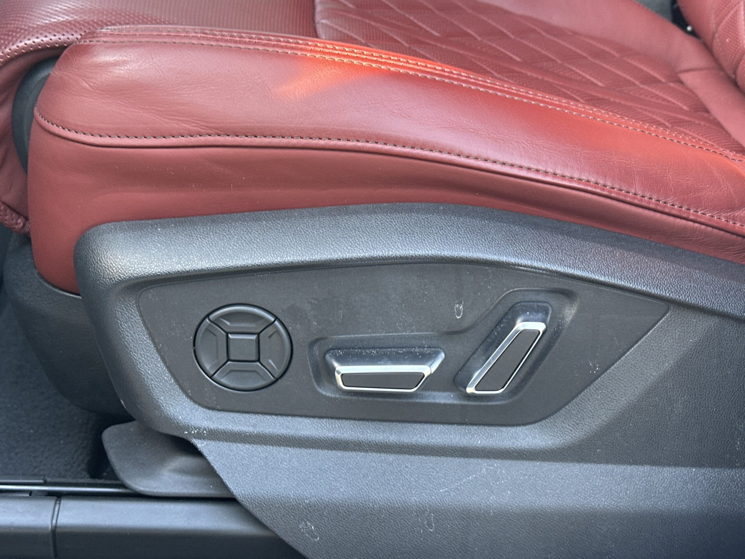 2023 Audi SQ7 Premium Plus