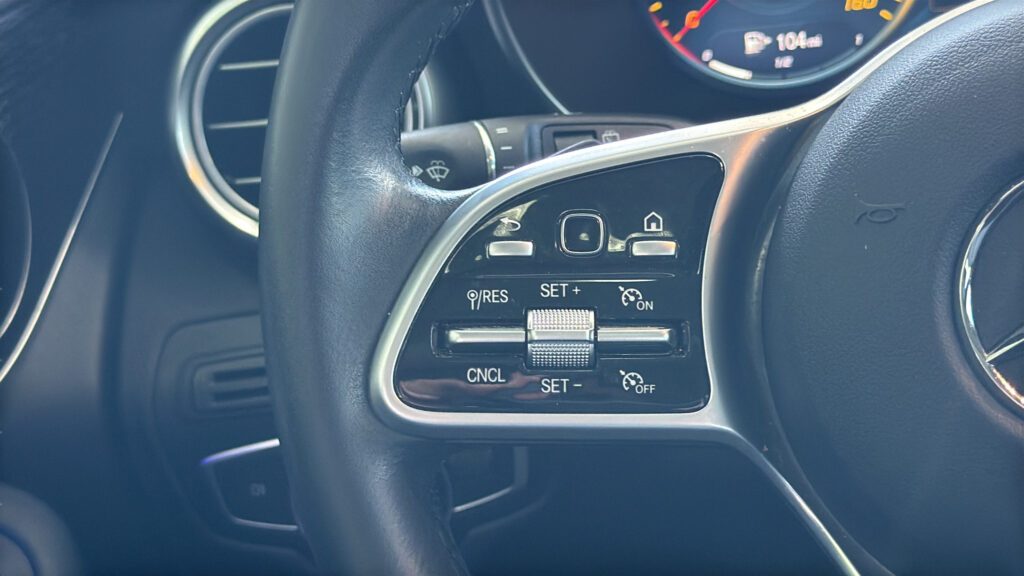 2021 Mercedes-Benz  GLC 300