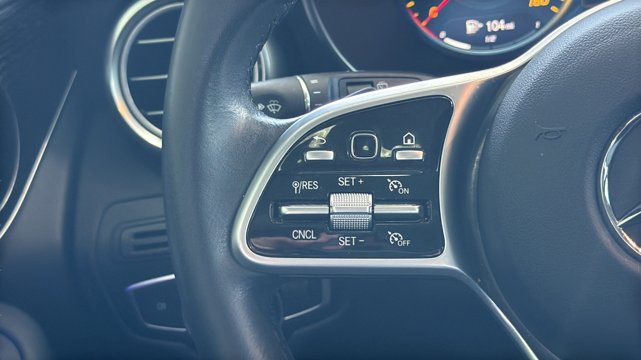 2021 Mercedes-Benz  GLC 300