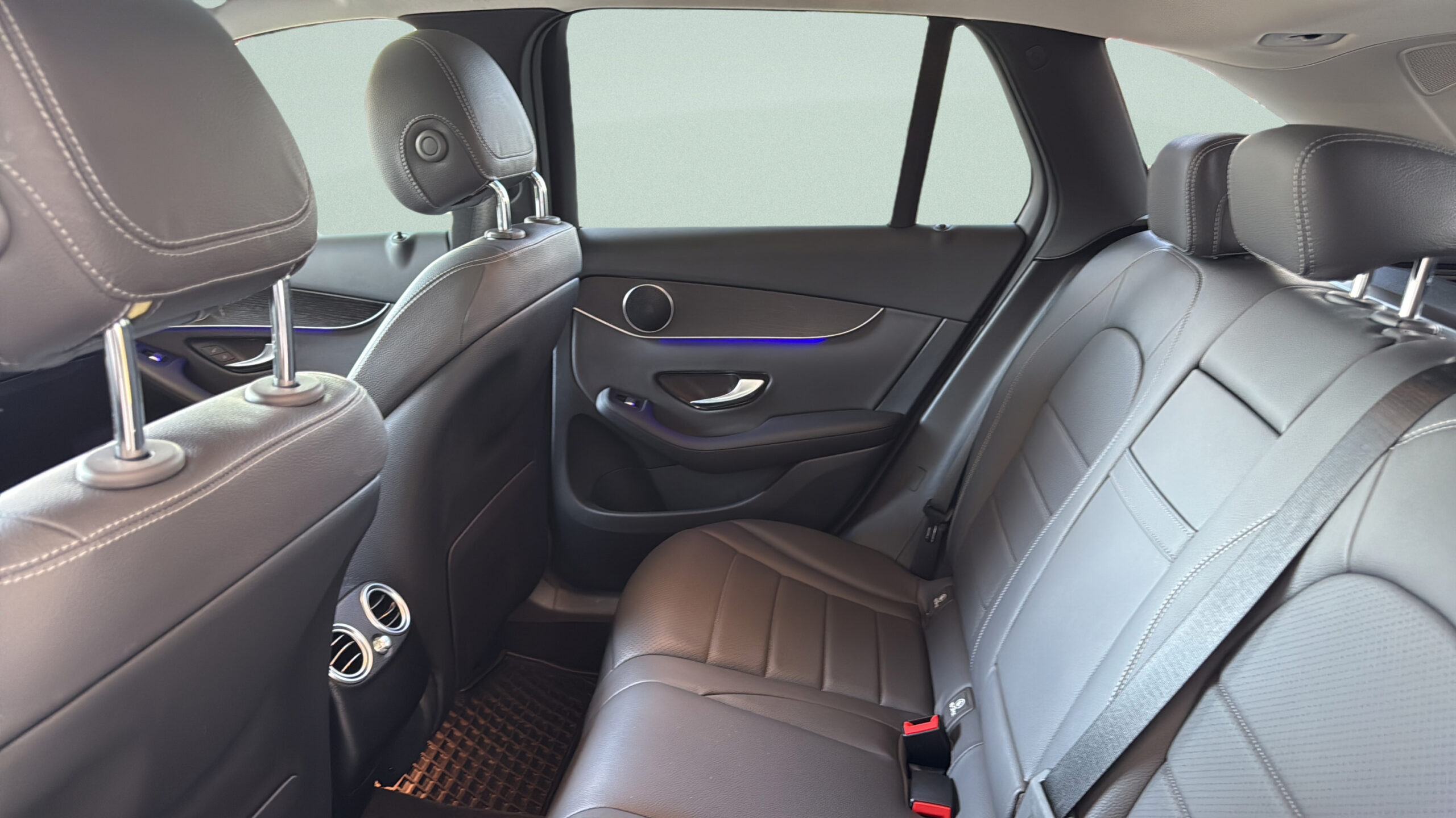 2021 Mercedes-Benz  GLC 300