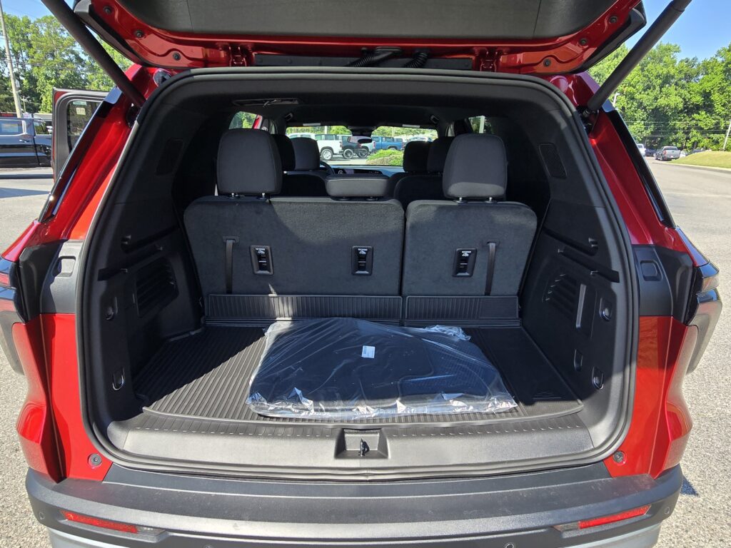 2026 Chevrolet Traverse FWD LT