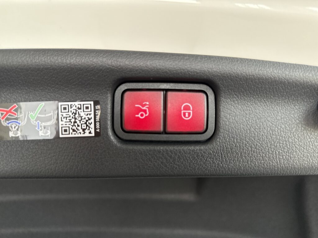 2026 Mercedes-Benz  C 300