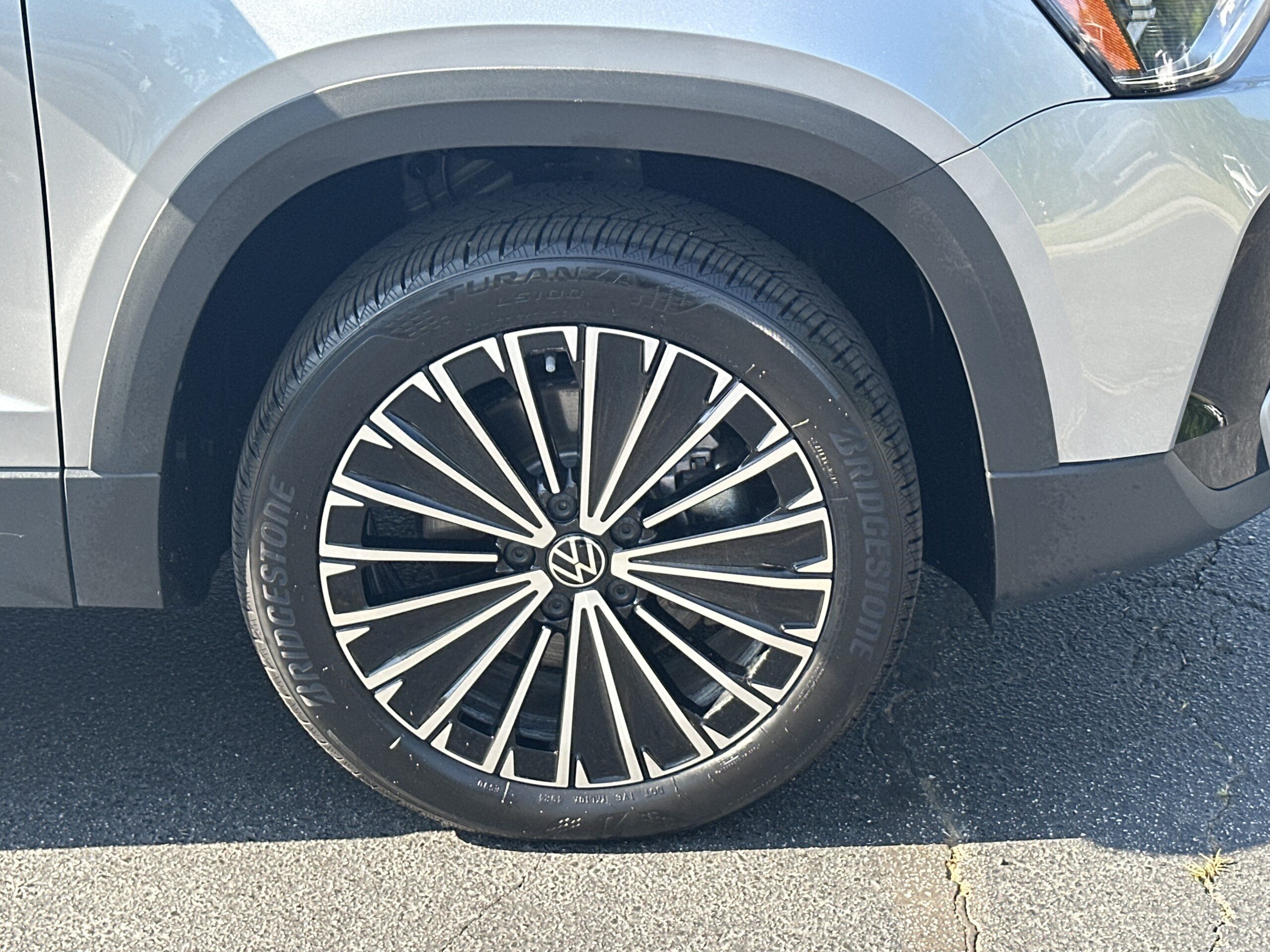 2025 Volkswagen Taos SE