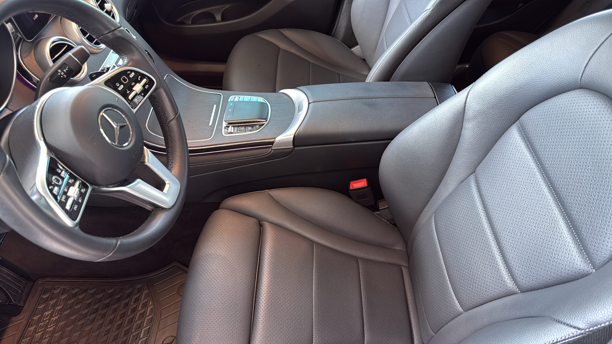 2021 Mercedes-Benz  GLC 300