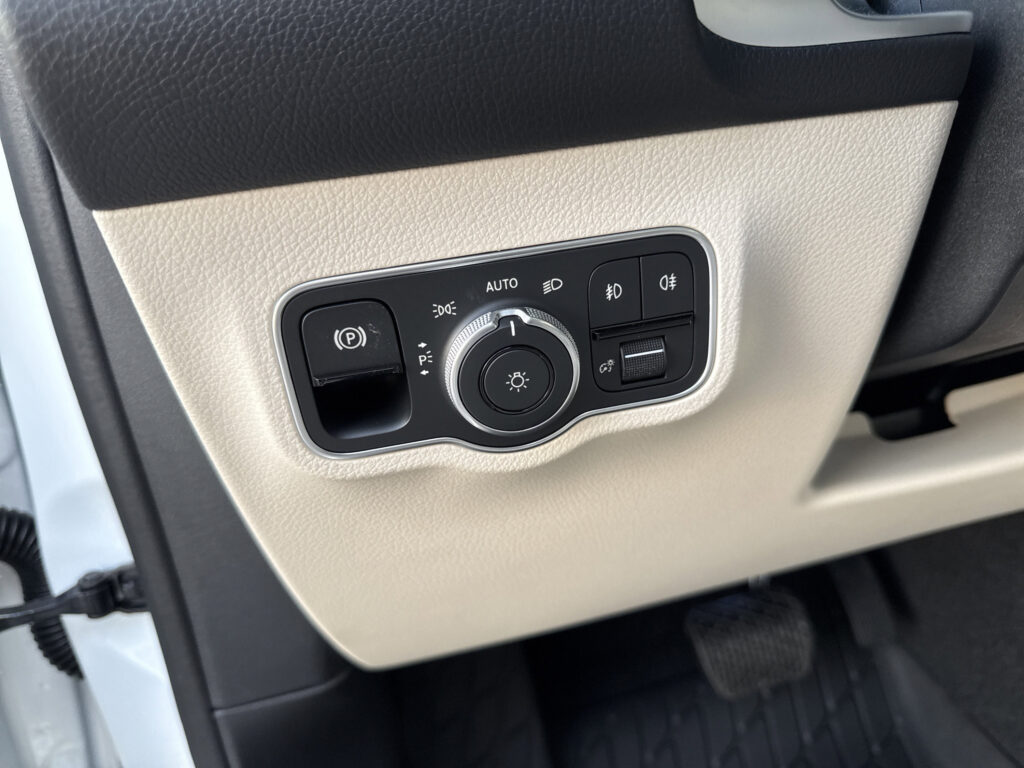 2026 Mercedes-Benz  GLB 250