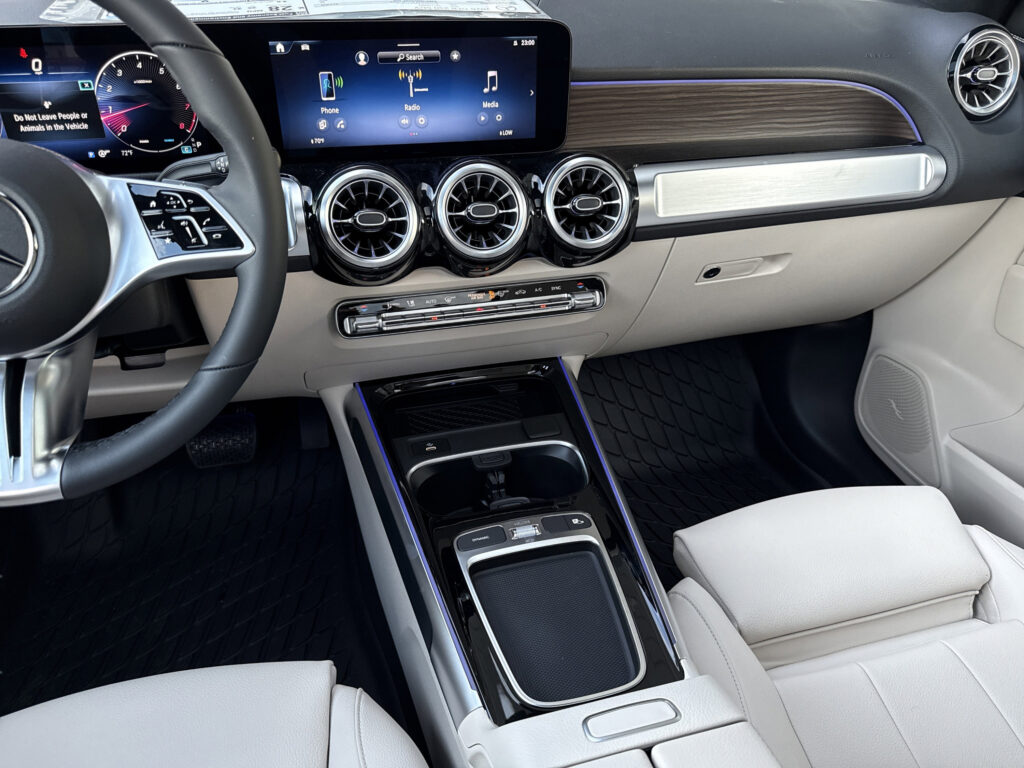 2026 Mercedes-Benz  GLB 250