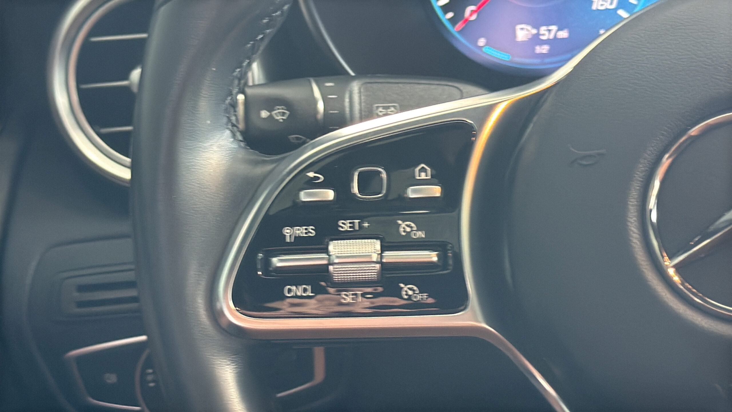 2023 Mercedes-Benz  GLC 300