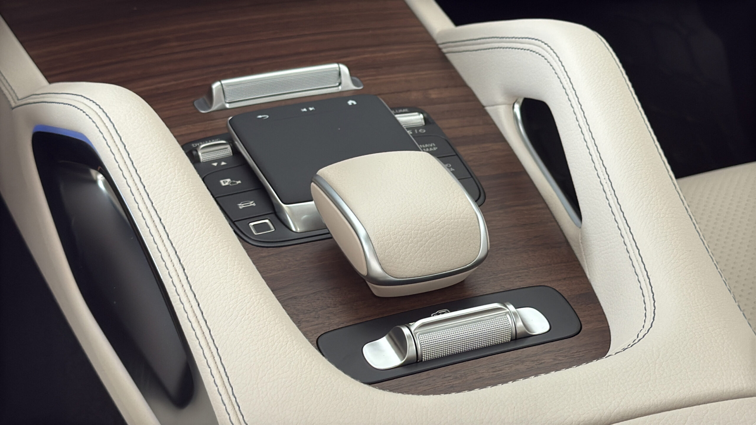 2026 Mercedes-Benz  GLS 450