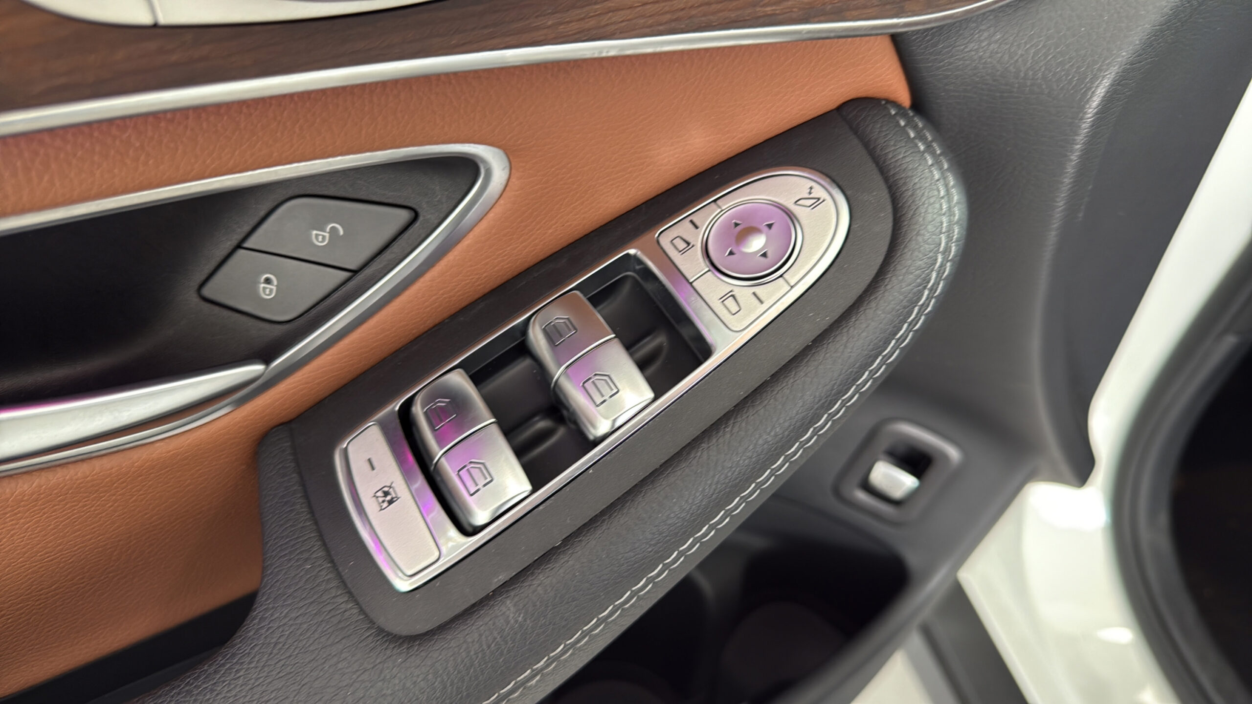 2023 Mercedes-Benz  GLC 300