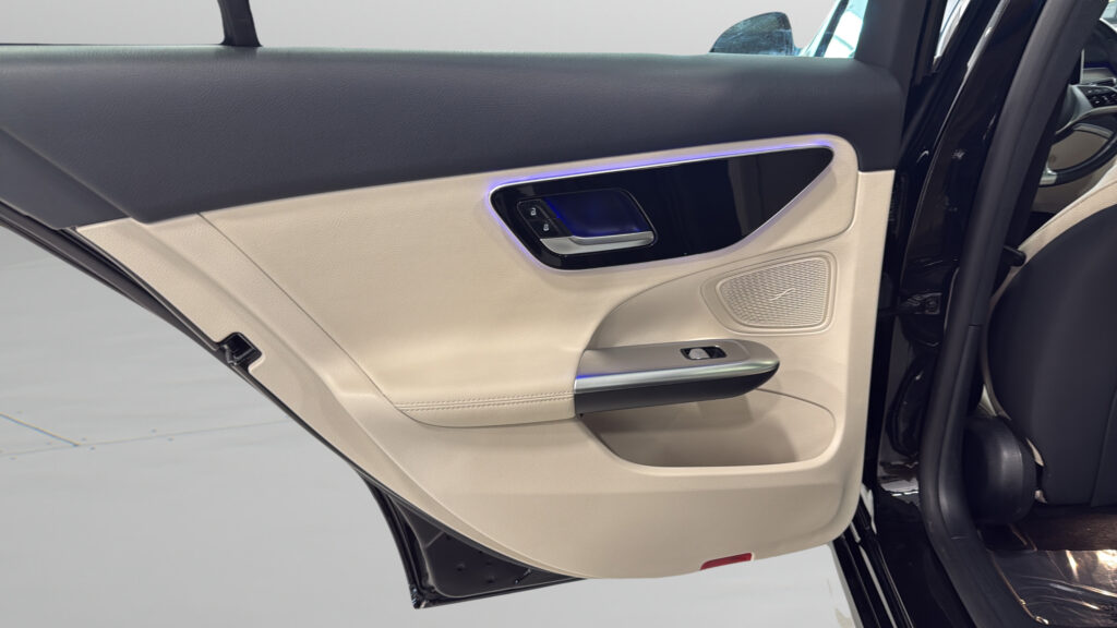 2025 Mercedes-Benz  C 300