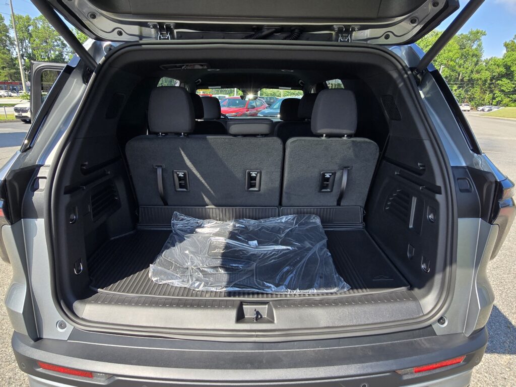 2026 Chevrolet Traverse FWD LT