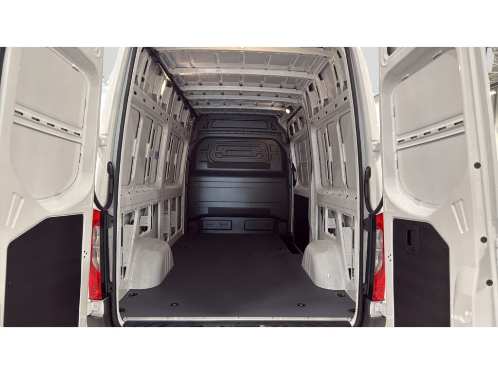 2026 Mercedes-Benz Sprinter Cargo Van Worker