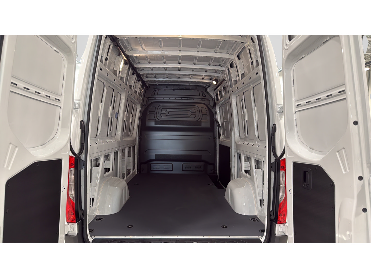 2026 Mercedes-Benz Sprinter Cargo Van Worker
