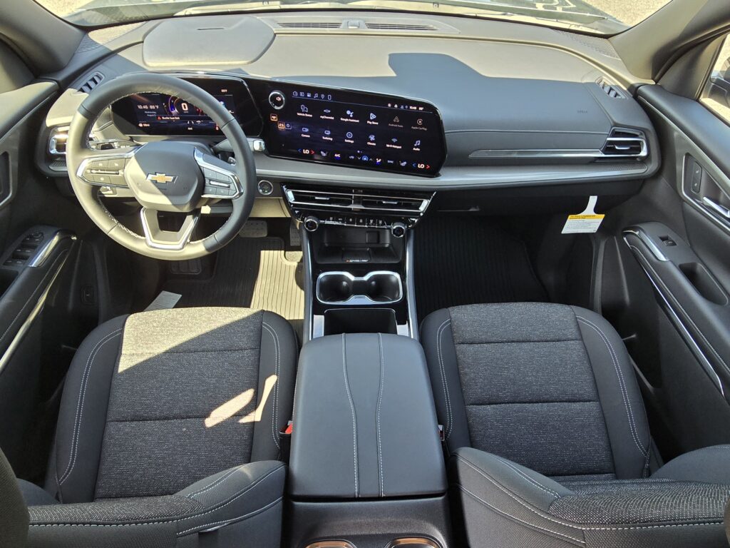 2026 Chevrolet Traverse FWD LT