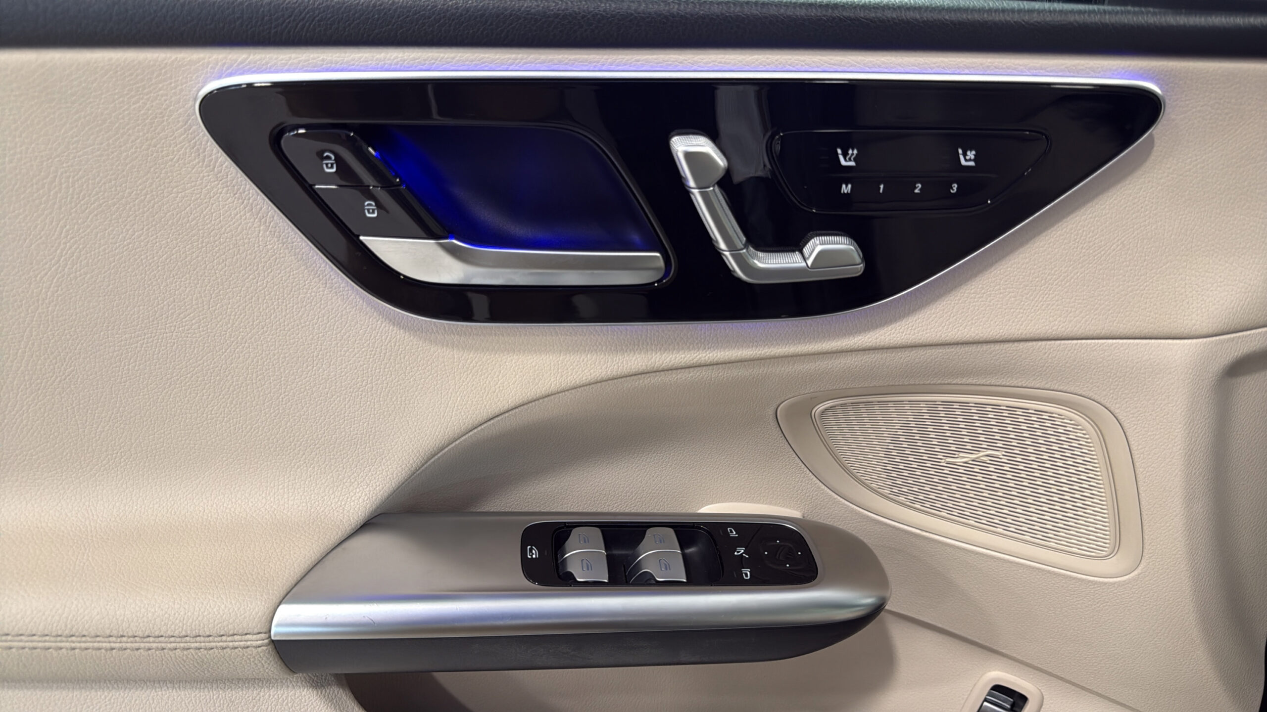 2025 Mercedes-Benz  C 300