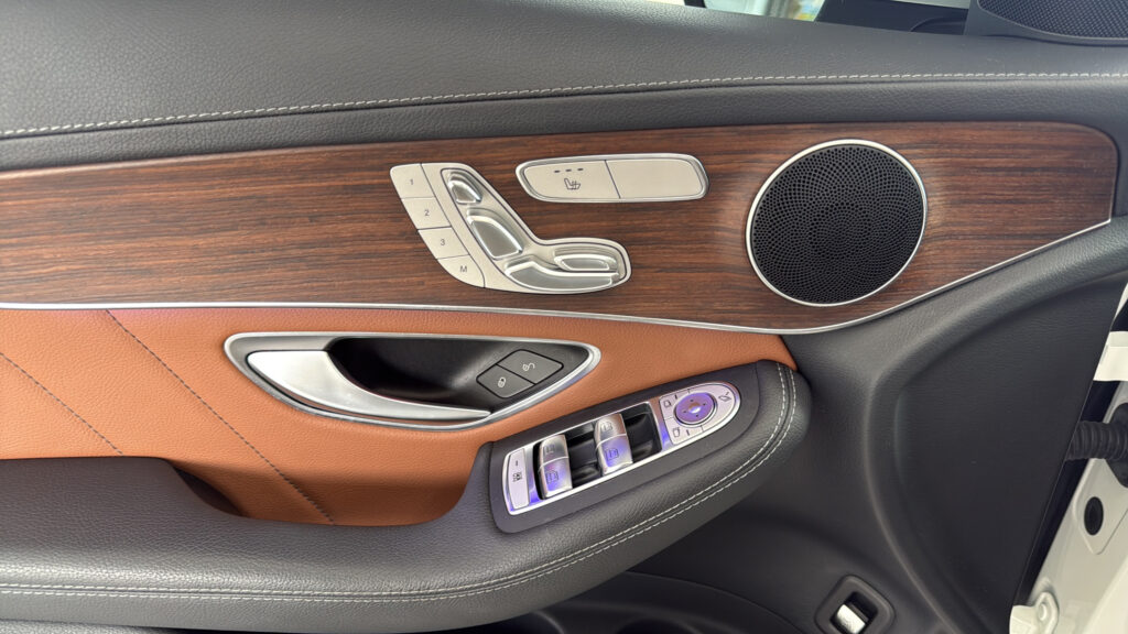 2023 Mercedes-Benz  GLC 300