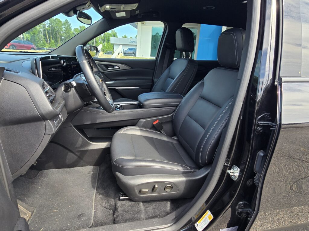 2025 Chevrolet Traverse FWD LT