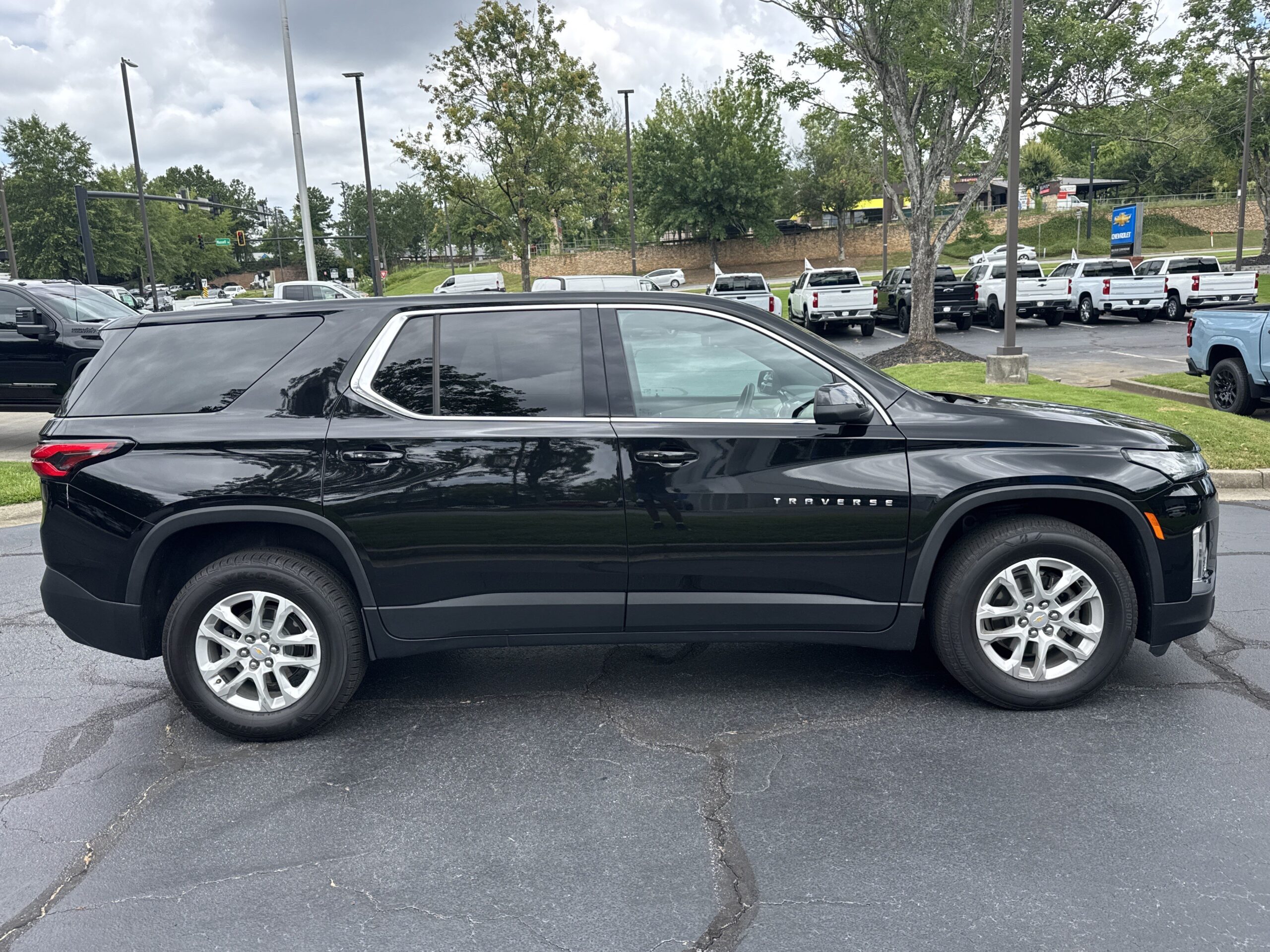 2023 Chevrolet Traverse LS