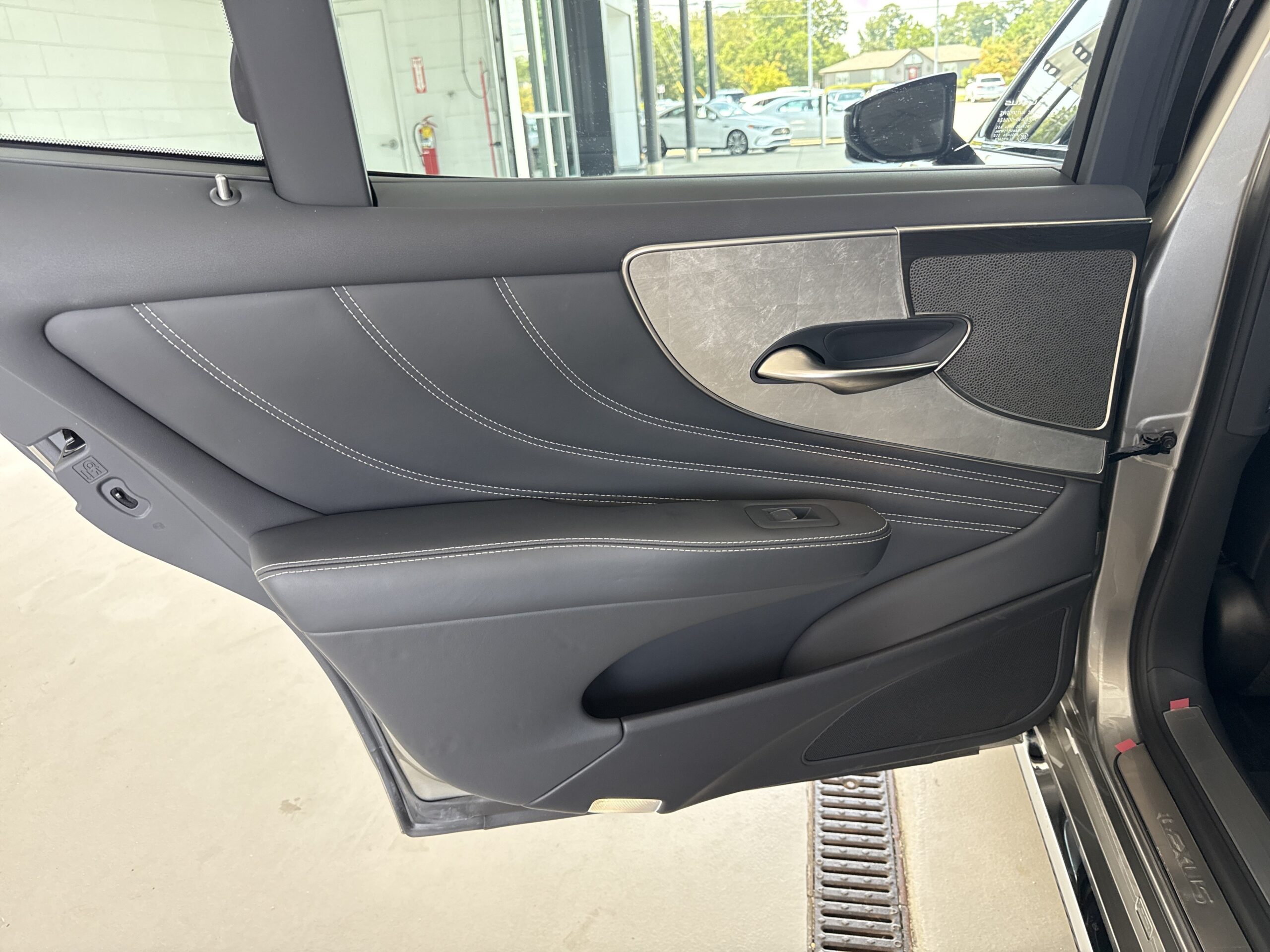 2023 Lexus LS LS 500h