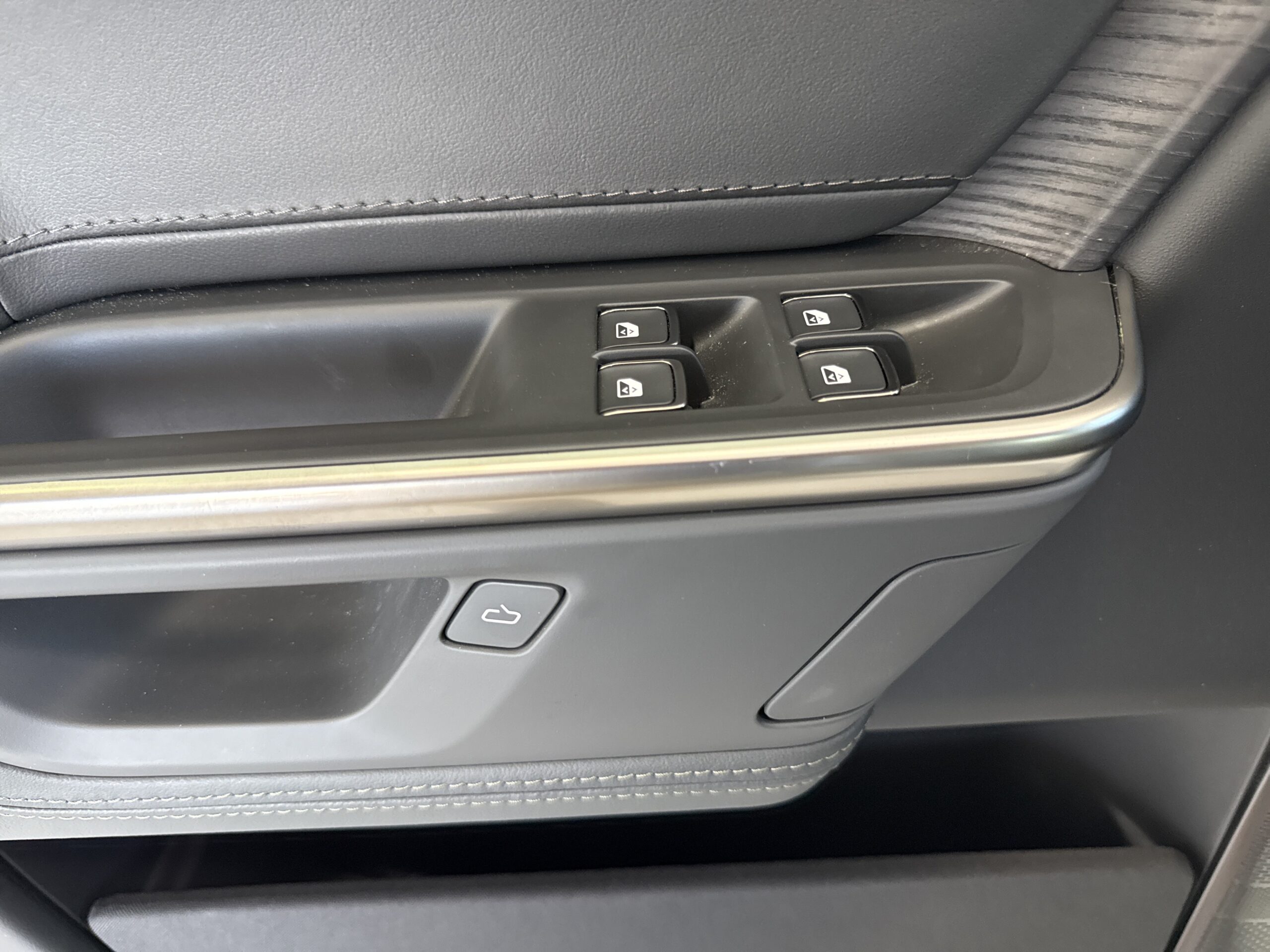 2025 Rivian R1T Adventure
