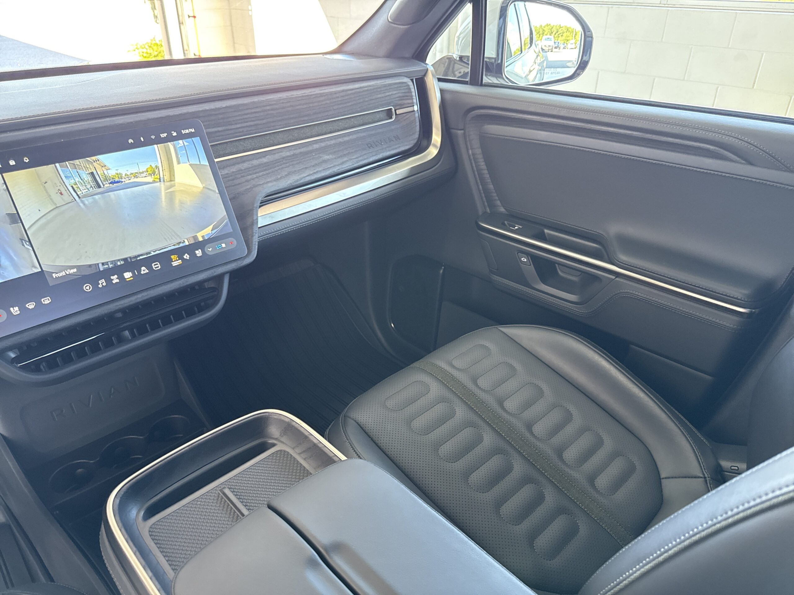 2025 Rivian R1T Adventure