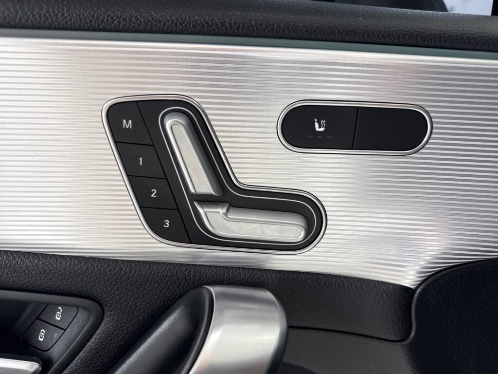 2021 Mercedes-Benz  A 220