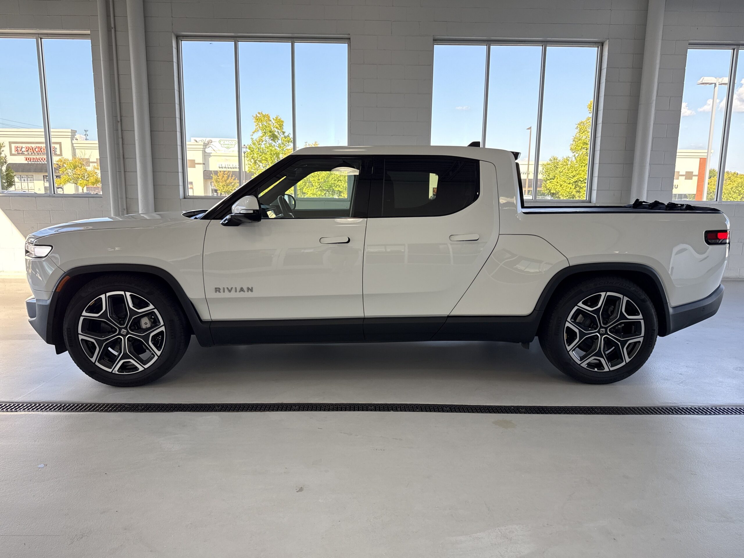 2025 Rivian R1T Adventure