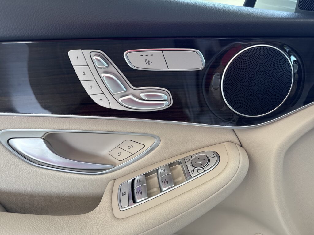 2022 Mercedes-Benz  GLC 300