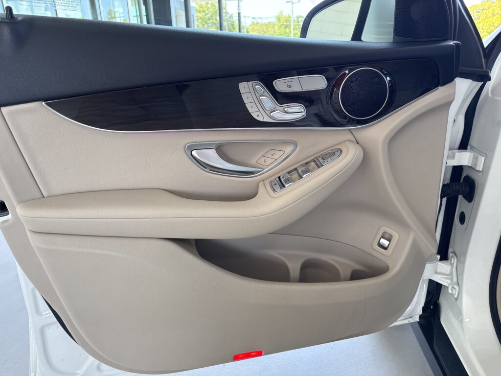2022 Mercedes-Benz  GLC 300