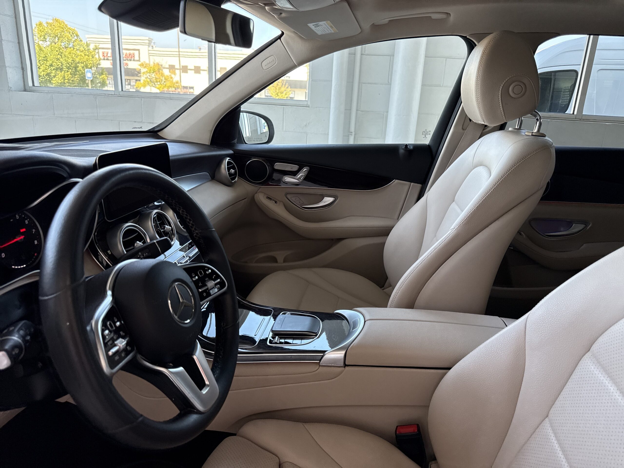 2022 Mercedes-Benz  GLC 300