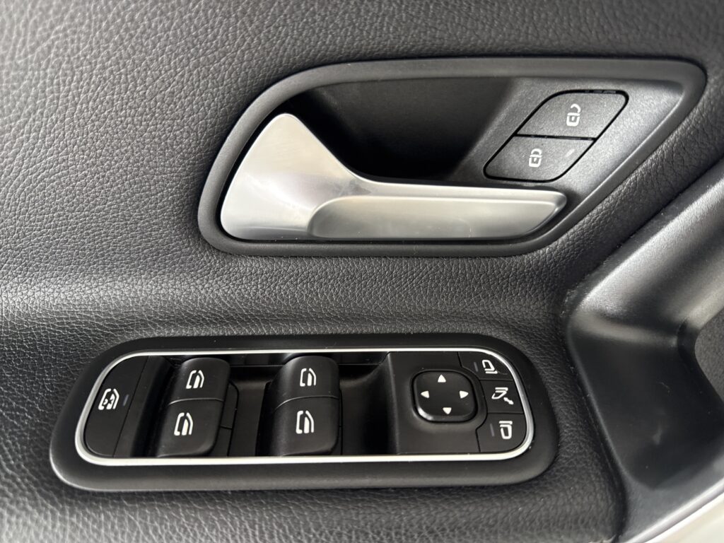 2021 Mercedes-Benz  A 220