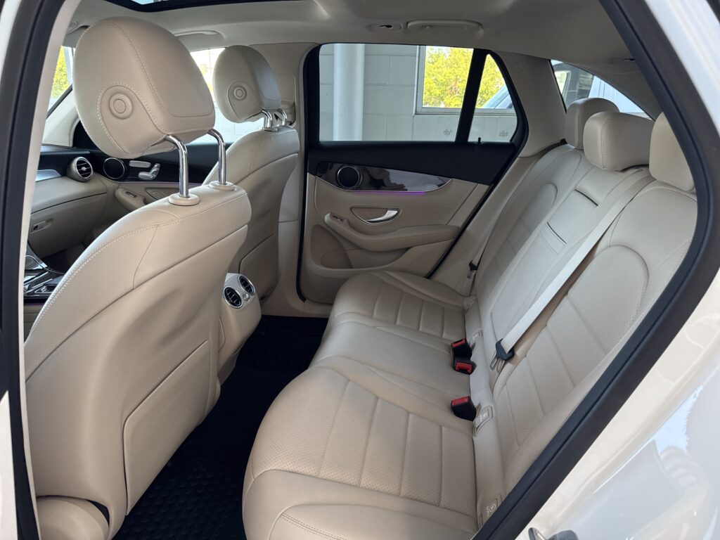 2022 Mercedes-Benz  GLC 300