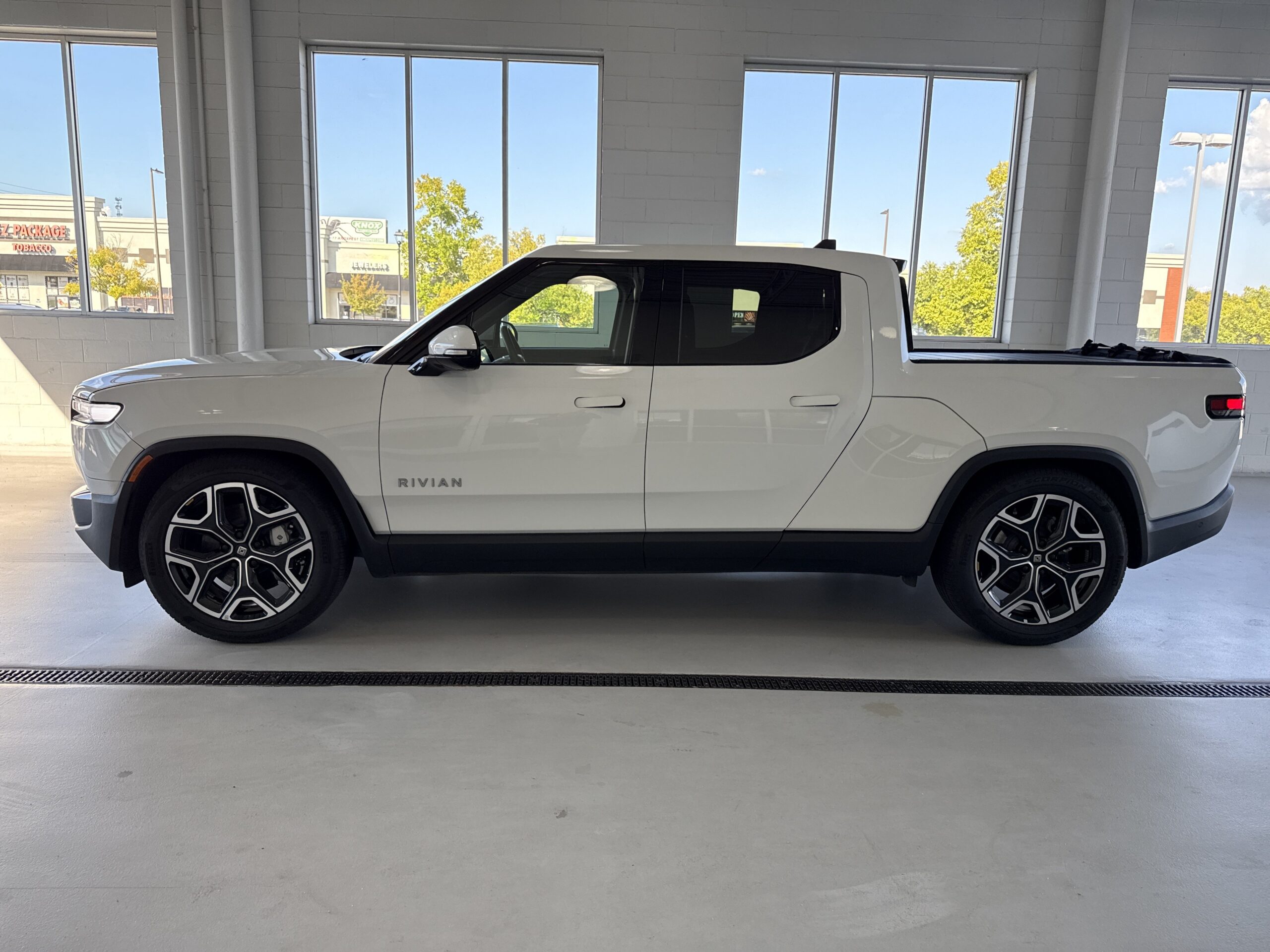 2025 Rivian R1T Adventure