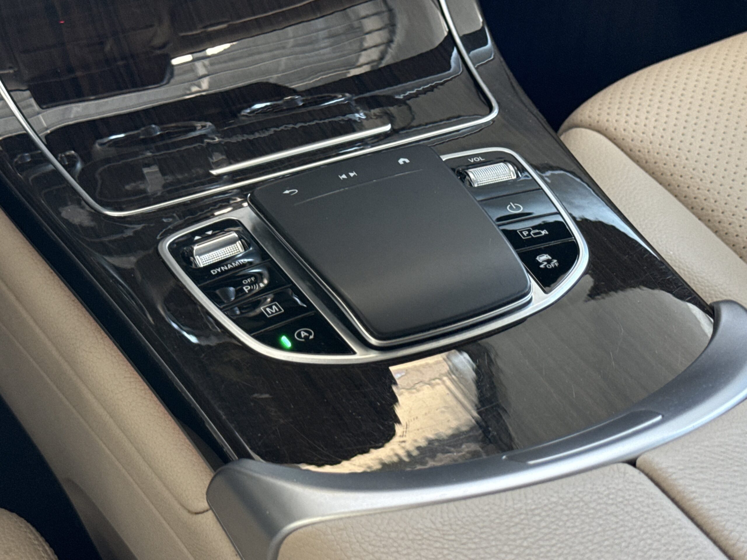 2022 Mercedes-Benz  GLC 300