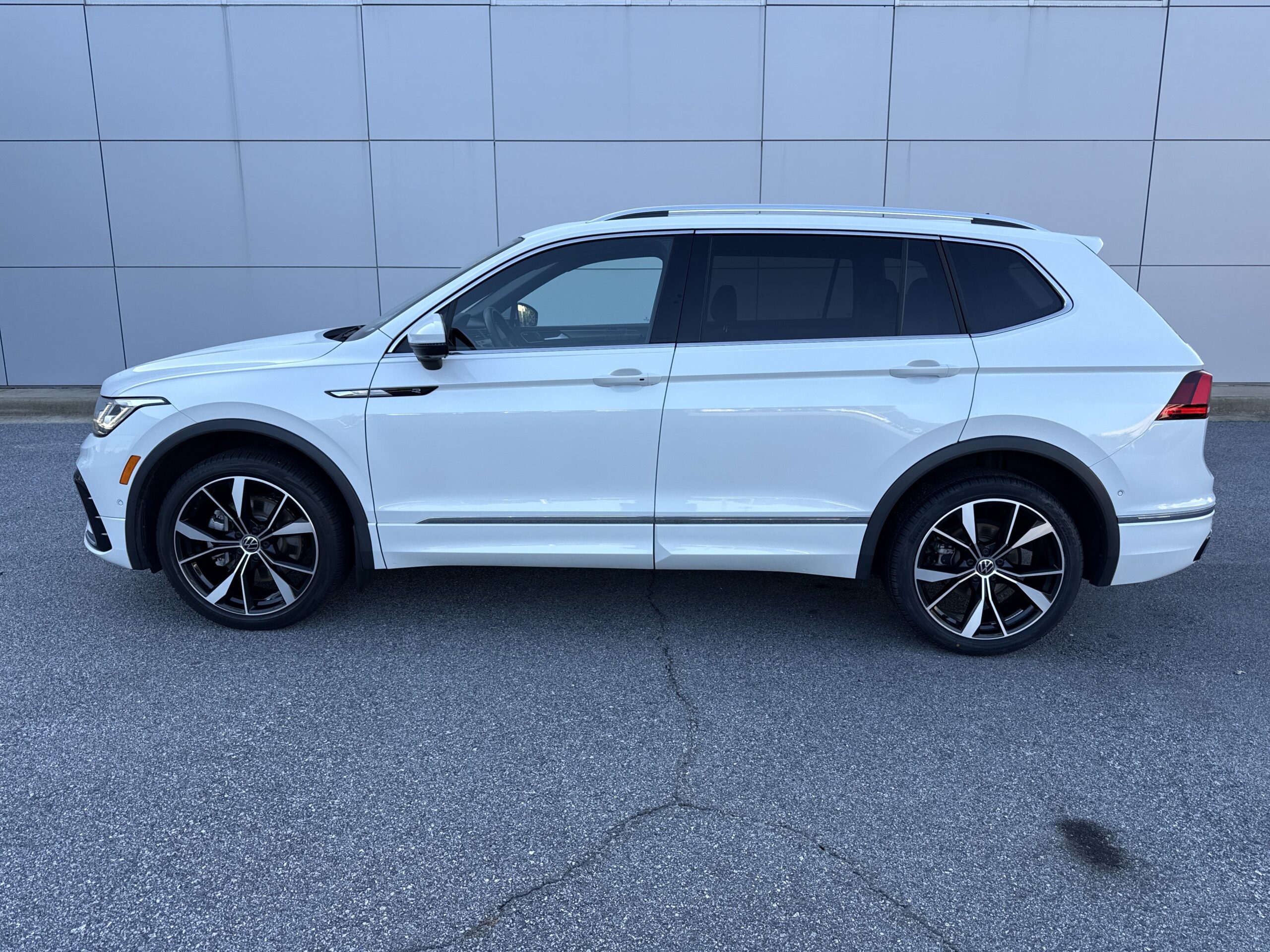 2024 Volkswagen Tiguan SEL R-Line