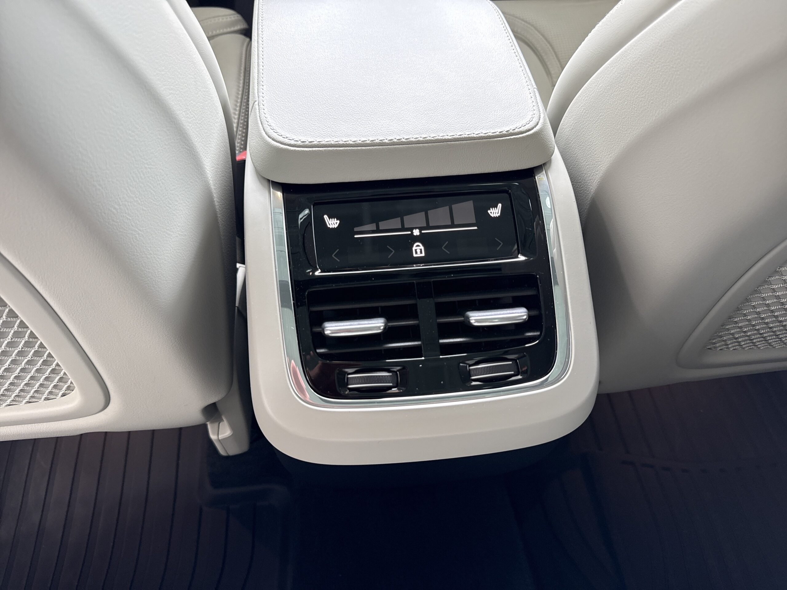 2025 Volvo XC90 Ultra