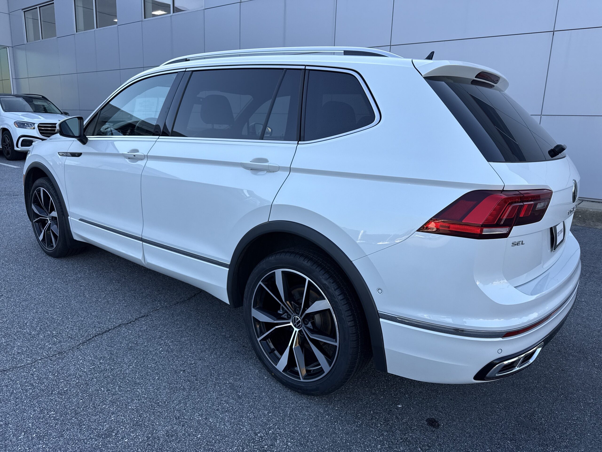 2024 Volkswagen Tiguan SEL R-Line