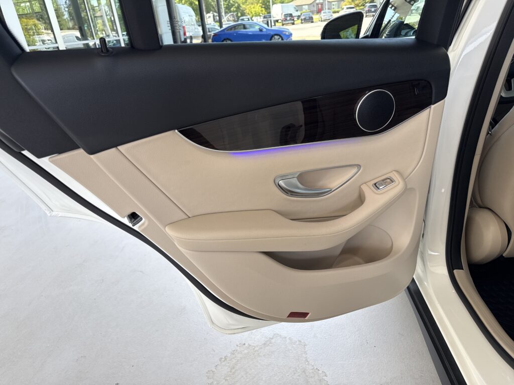 2022 Mercedes-Benz  GLC 300